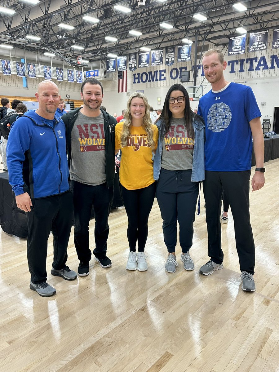 PLSTitansSB's tweet photo. SIGNED💙‼️ Congratulations to @KinsleyStover for signing with @NSUWolves_SB ! #GoWolves https://t.co/qAM4suPFnL