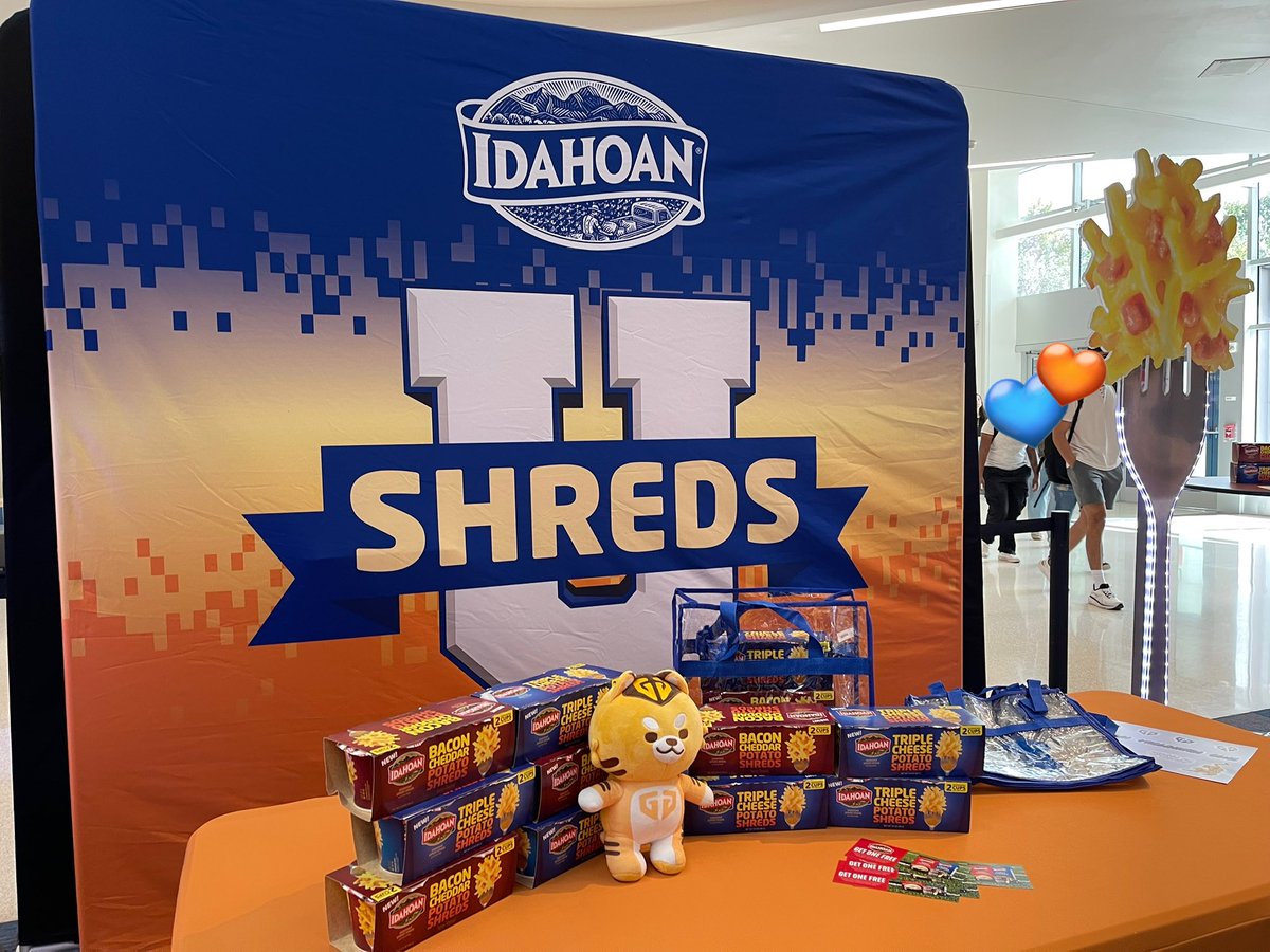 GenG's tweet photo. Calling all UF students! 🐊📚
GenRang is hanging out at the @reitzunion with @IdahoanFoods to give out free samples! Swing by from 11-3 to get some SHREDS!
#GenGxShreds #ShredsGaming #GetShreducated #ShredLife #IdahoanPotatoes https://t.co/PxKxBuLmEO