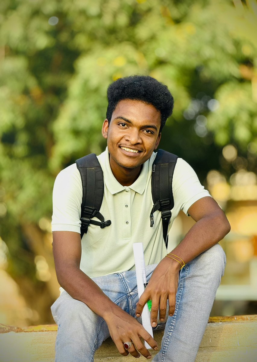 الحمدلله الذي بنعمته تتم الصالحات 🌺
بعد 2950 يوم من الدراسة والسهر واللعب والمشاعر المختلطة وُضع القلم بعد اخر امتحان في كلية الهندسة والعمارة قسم الهندسة الكهربائية جامعة بحري ❤️
باش مهندس محمد عبد الماجد محمد الحسن 
29/7/2016 
13/11/2024🌺