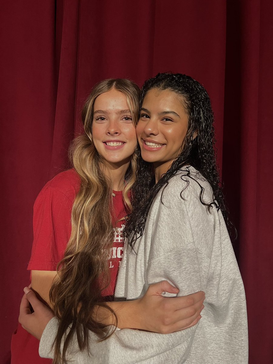 happy signing day!! so excited for the next 4 years with <a href="/OmahaVB/">Omaha Volleyball</a> 🤘🏽