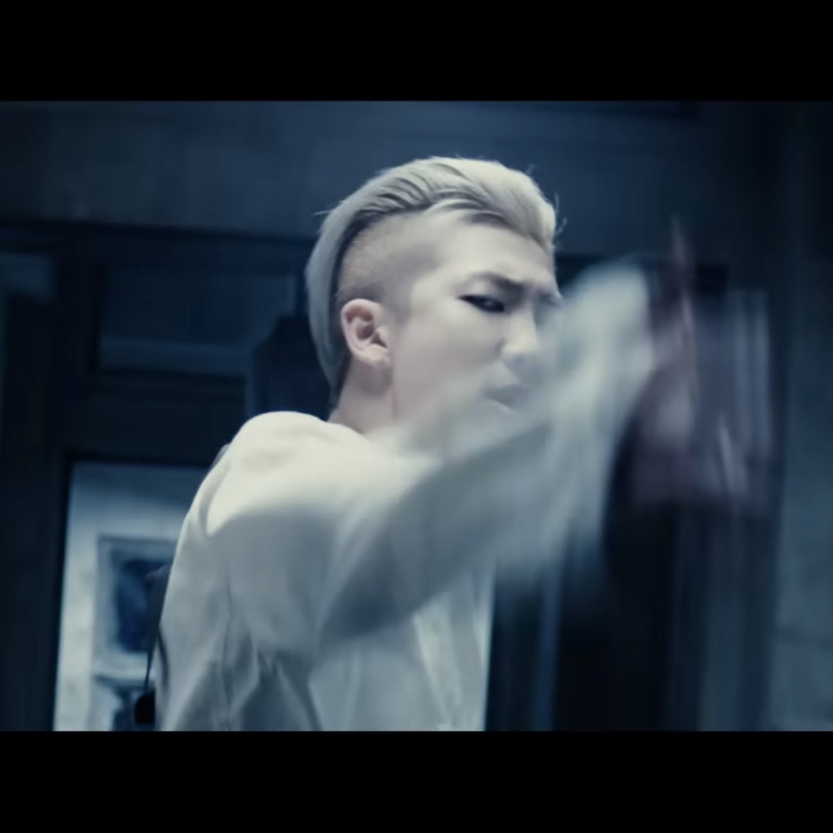 오늘의 운동 PT 슨생님 <농담>의 RM님께 샤라웃 드립니다. 
분노의 쇠질 하는데에 남준이의 <농담>만한 건 없음.