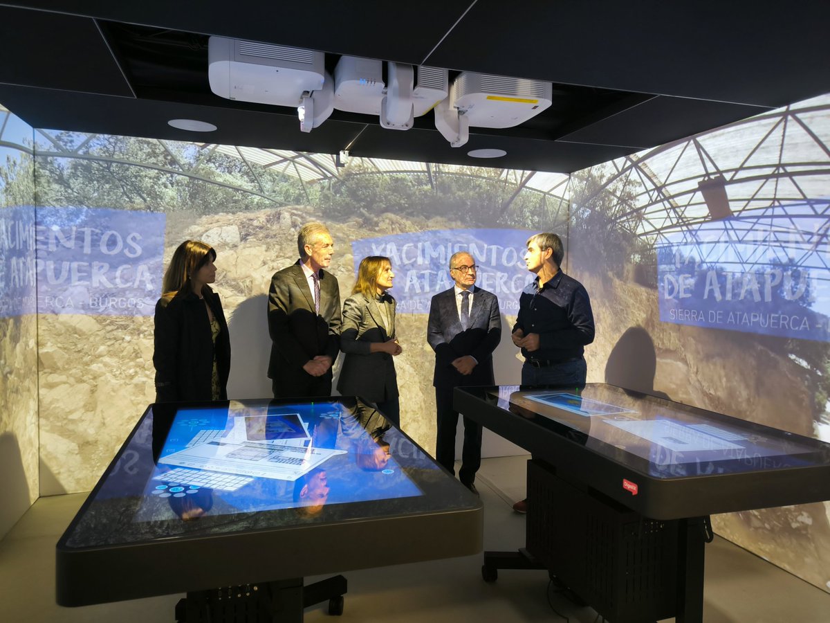 Transformación en centros de #FP #CastillayLeon Proyección inmersiva 360º de modelos 3D 
#InnovAcción_FP #aulainmersiva #Simmersive <a href="/educacyl/">Educación JCyL</a>