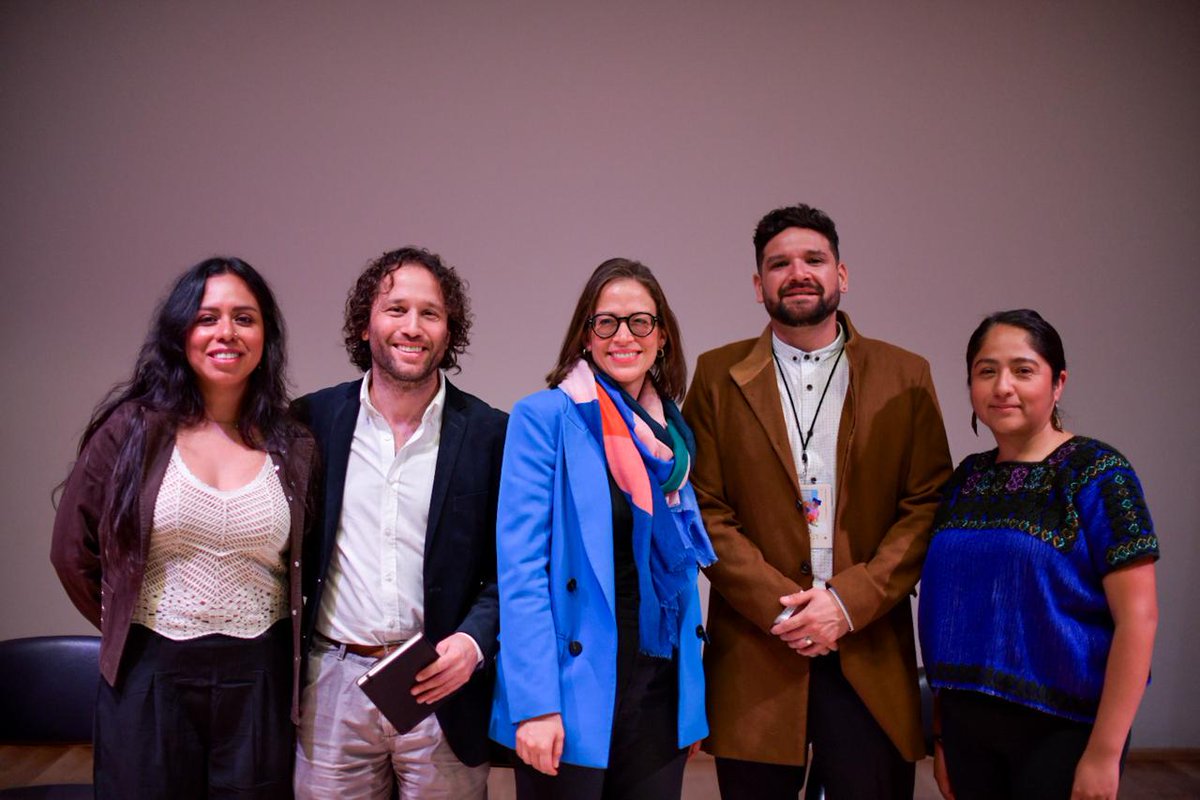 EspacioOsc's tweet photo. 💬 En el panel inaugural del 4º Seminario Internacional, las y los expositores destacaron la relevancia de este espacio para fortalecer el diálogo entre sociedad civil y gobierno. 🙌

Hicieron un llamado a aprovechar estos dos días para discutir y construir acciones conjuntas. 🌍 https://t.co/y5SgSLrV1I