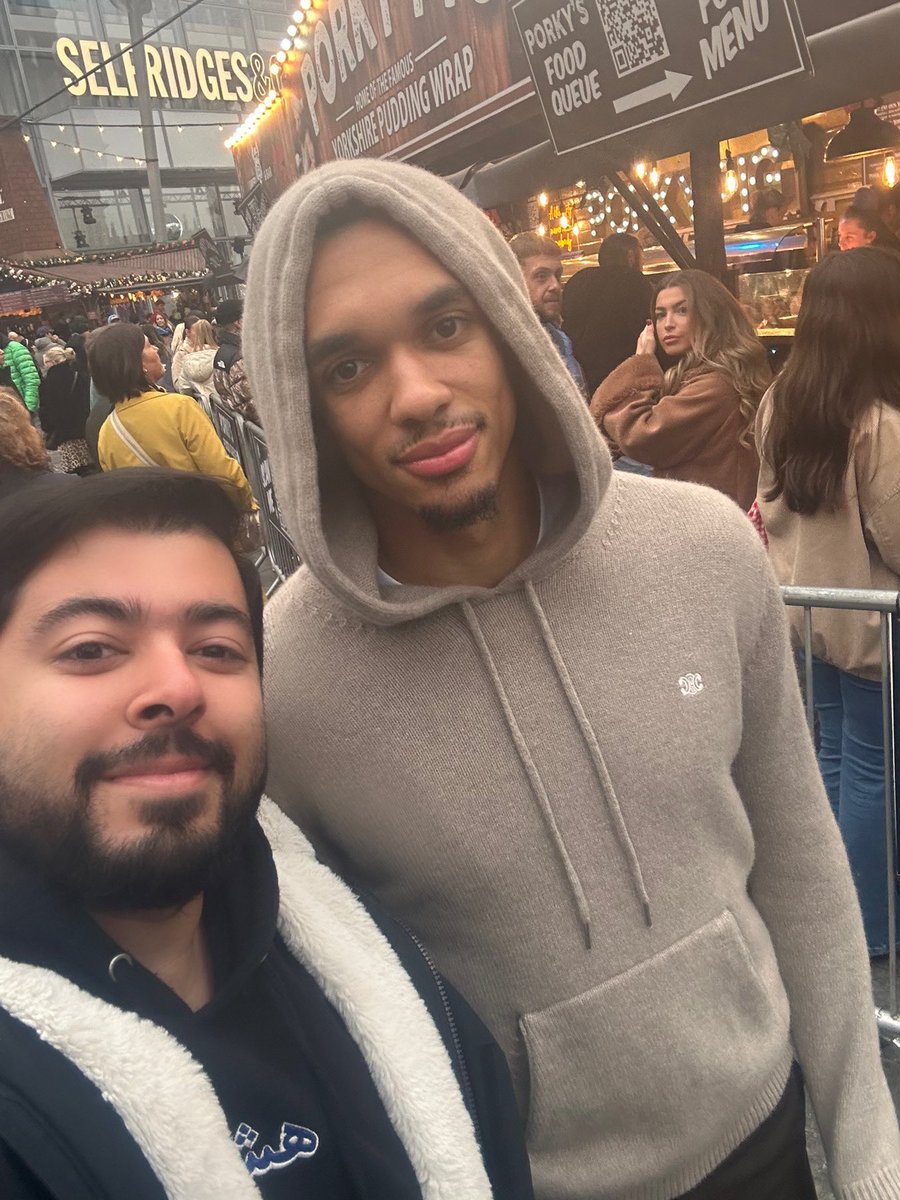 Met Trent Alexander-Arnold at Manchester Christmas Market during the afternoon. Friendly guy. Nice way to spend International break. 👀