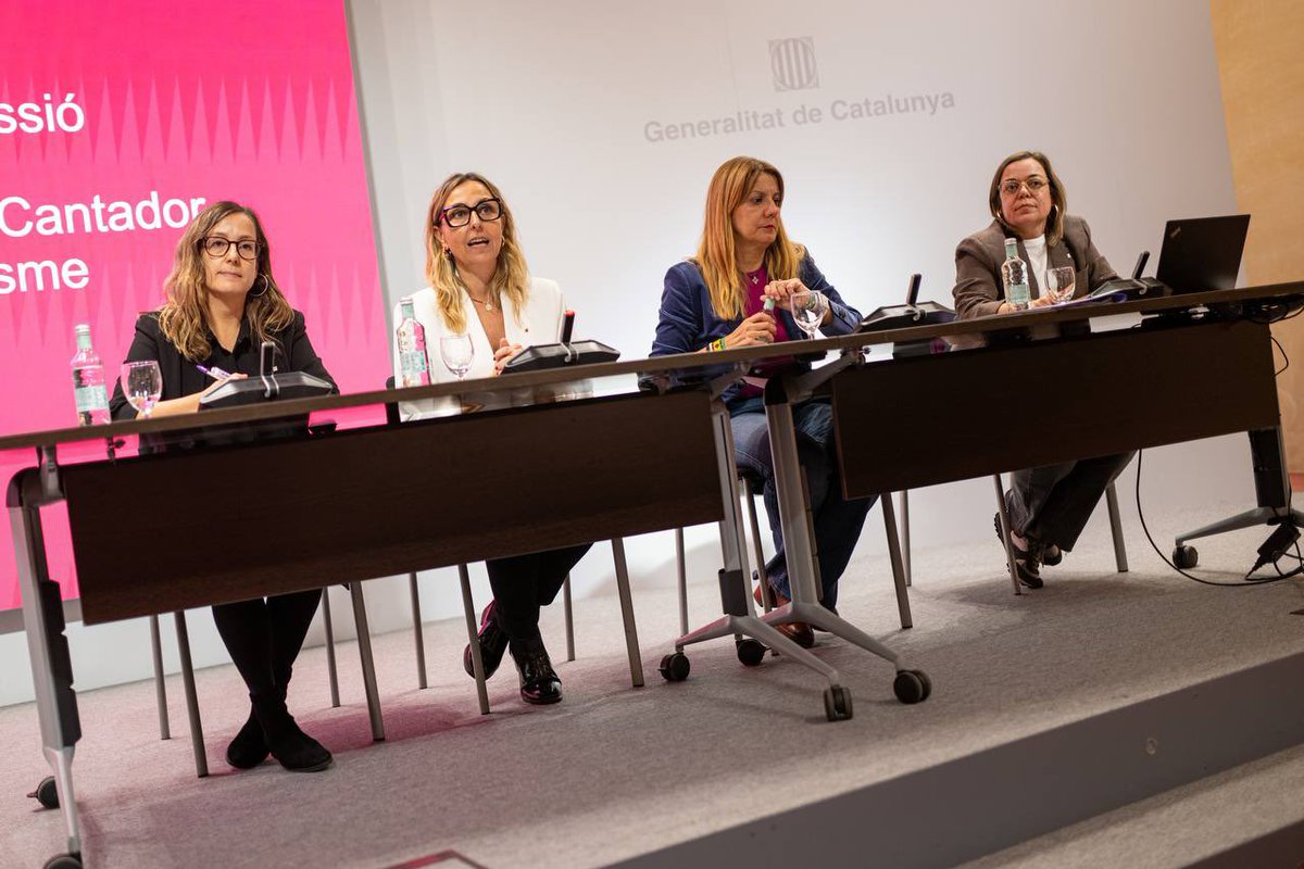 igualtatcat's tweet photo. El president @salvadorilla i la consellera @evamenorc encapçalen la 24a Comissió Nacional per a una intervenció Coordinada contra les #ViolènciesMasclistes 

🟣 Aprovem el nou Protocol d'actuació davant dels feminicidis i presentem el Pacte Català contra la Violència Masclista https://t.co/TvZwxLd0G0