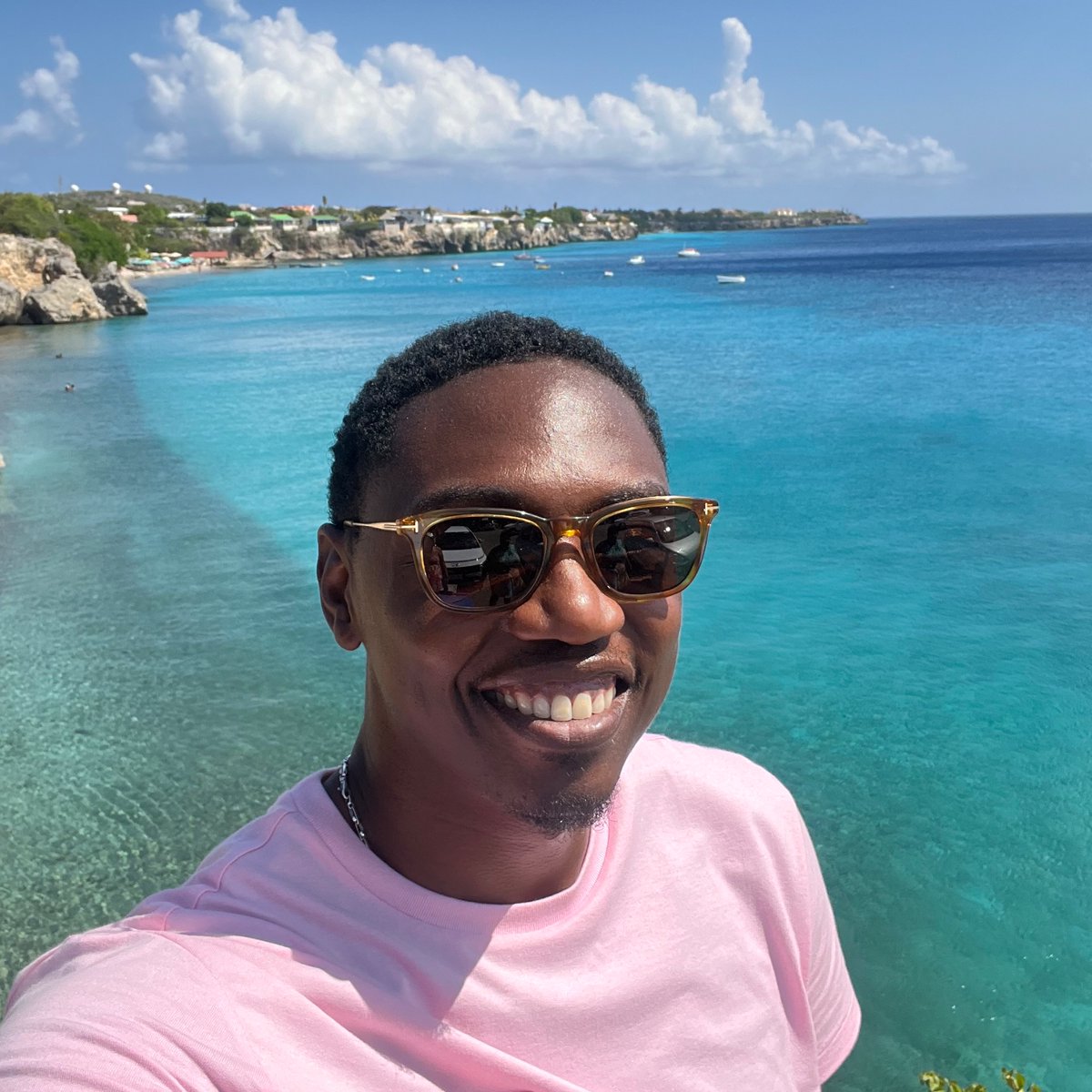 Nit_witts's tweet photo. Taking a moment to breathe. This view never gets old. 🌞🌊 

.
.
.

#views #photooftheday #explore #explorepage #sunshine #fyp #foryourpage #lifegoals #lifestylephotography #lifestyle https://t.co/cKscytlDhV