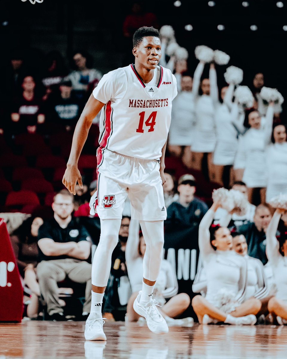 A veces estamos tan concentrados en en futuro que no nos damos cuenta que estamos en donde siempre
soñamos estar🏀 <a href="/UMassMBB/">UMass Men's Basketball</a>