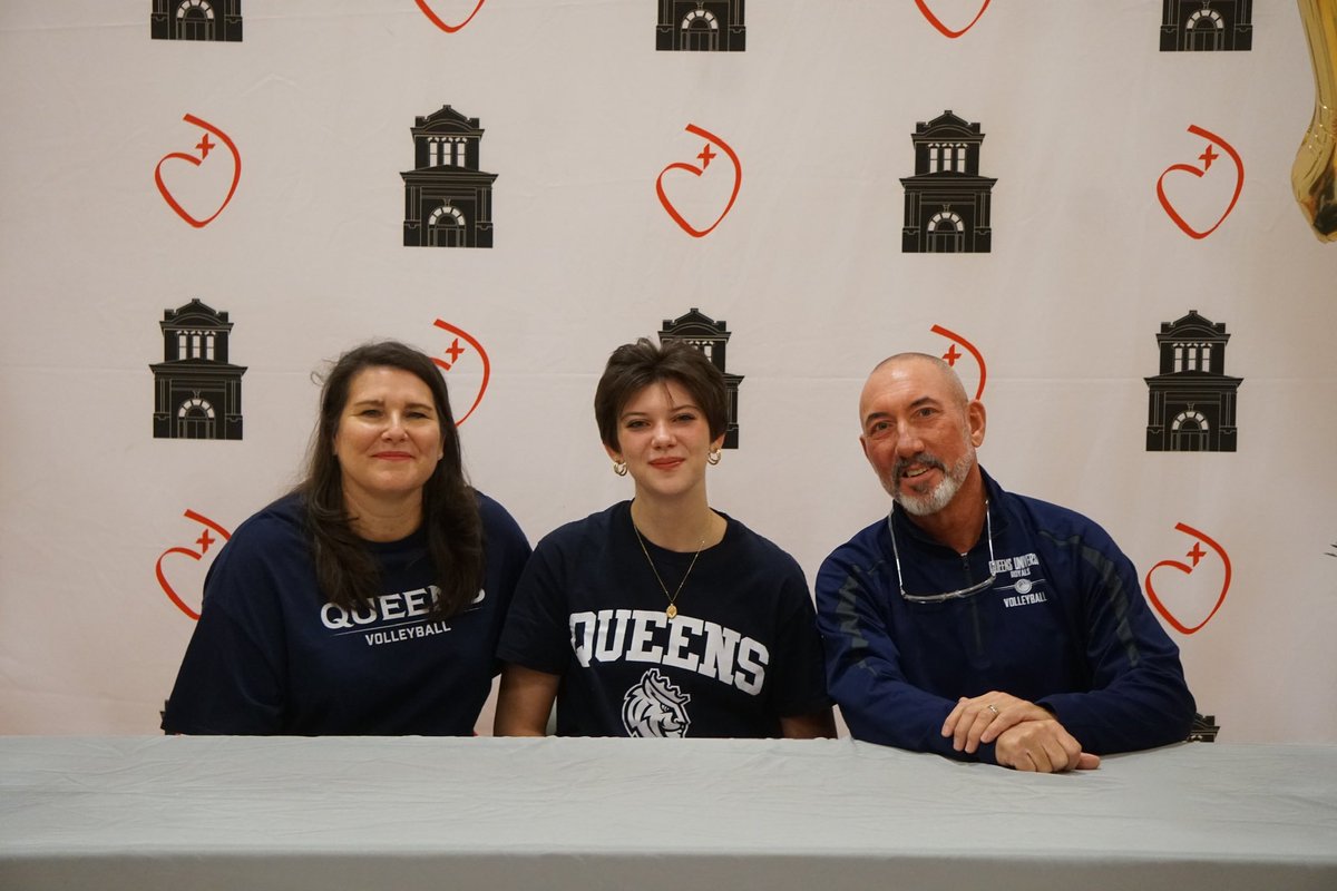 ELayson13's tweet image. Thank you to all the people that came to support me today! Thank you to all the amazing coaches that made this day possible, especially Tony, thank you for coaching me to be the player I am today! #finallyofficial