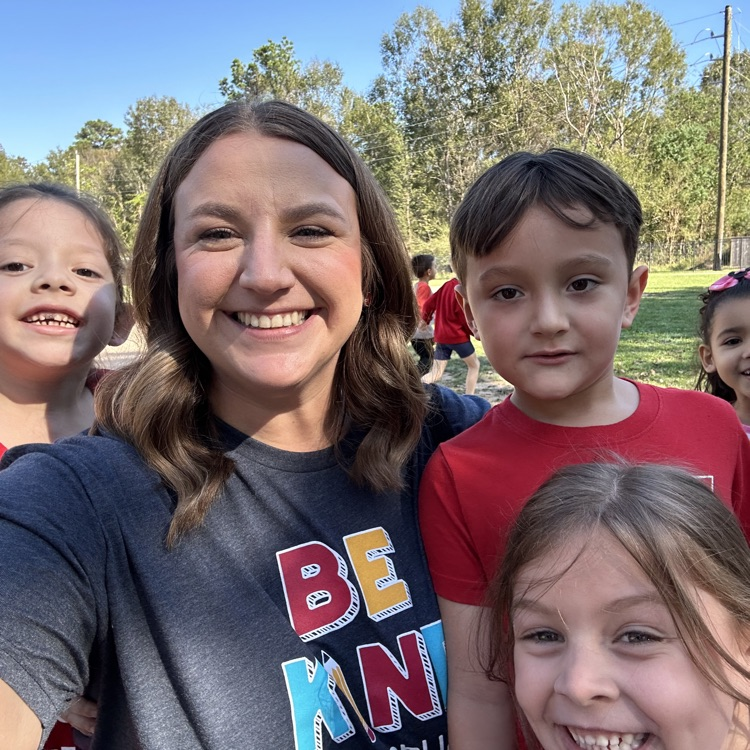 HumbleISD_FE's tweet photo. Kindergarten is celebrating World Kindness Day at Willow Creek today. https://t.co/2Fj1RSAF3h