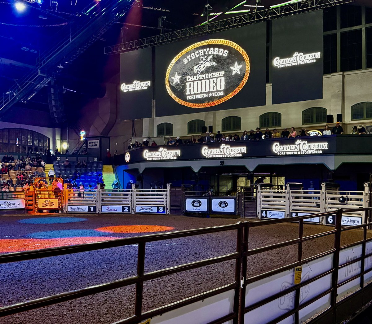 PhilJPaul's tweet photo. First visit to @VisitAustinTX, I will be returning for sure!! Getting to @dallascowboys, seeing @Pink and to @Southfork_Ranch was awesome, then the epic ‘fist rodeo’ in @CowtownRodeo! San Antonio the final leg. Texans are the friendliest people. They made the trip special #Texas https://t.co/if9UMp7sLZ