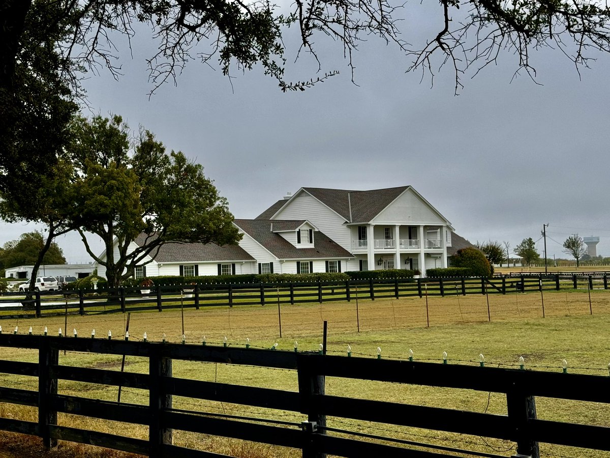 PhilJPaul's tweet photo. First visit to @VisitAustinTX, I will be returning for sure!! Getting to @dallascowboys, seeing @Pink and to @Southfork_Ranch was awesome, then the epic ‘fist rodeo’ in @CowtownRodeo! San Antonio the final leg. Texans are the friendliest people. They made the trip special #Texas https://t.co/if9UMp7sLZ