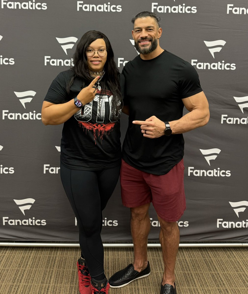 Angie_Vision's tweet photo. His ring!
His show!
His WWE!
Today I met my 🐐 and The Tribal Chief @WWERomanReigns 
#RomanReigns 
#OTC https://t.co/FSz0sY3ZtM