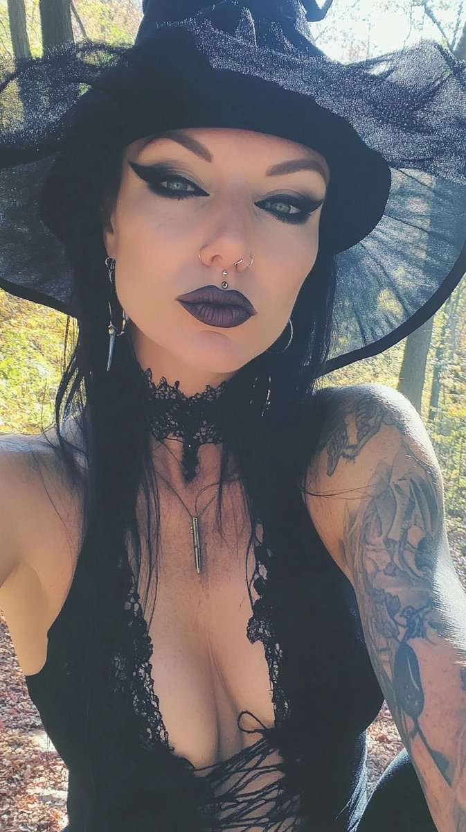DailyMILFSelfie's tweet photo. @ImmortalisIM you too https://t.co/FytijNB6Nq