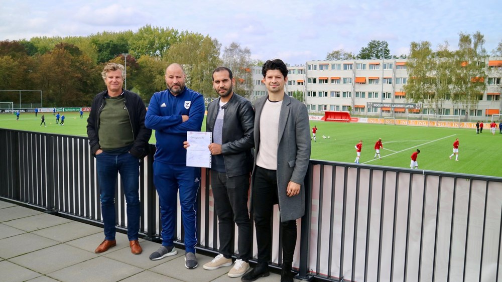 AVVZeeburgia's tweet photo. @AVVZeeburgia is genomineerd voor de prestigieuze Michael van Praag Award voor #diversiteit en #inclusie van de @KNVB. Zaterdag 16 november, reikt bondsvoorzitter Frank Paauw deze belangrijke prijs uit. Hopelijk aan ons.
#wijzijnzeeburgia #wheretalentgrows #knvb #zeeburgia https://t.co/gzJTj2oLBI