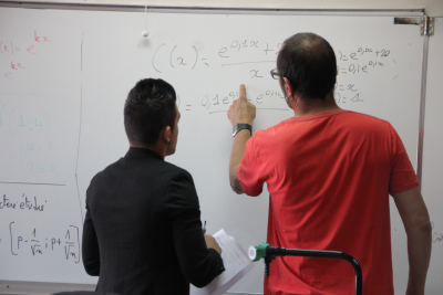 frjarraud's tweet photo. Alors c'est les profs qui enseignent mal ? PISA 2022 montre au contraire que les professeurs français stimulent cognitivement leurs élèves davantage que la moyenne. Alors que 46% des élèves OCDE disent que leur prof demande à expliquer le raisonnement en maths c'est 55% ici. https://t.co/iDyFDbjk6m