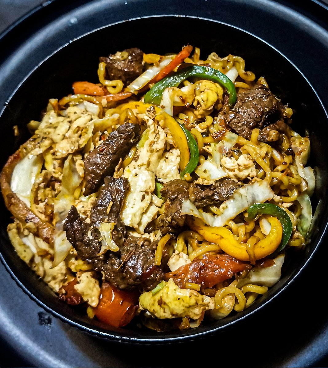 Perfektos20's tweet photo. FOOD EVENING 🌄, MY NEIGHBOURS. IT'S WORTHWHILE WEDNESDAY 😋. Pan-Seared Medium Rare Beef, and Blanched Veggies Stir-fry Noodles. Dinner is Served!
🥰🥰🥰 https://t.co/ccX43Ag23E