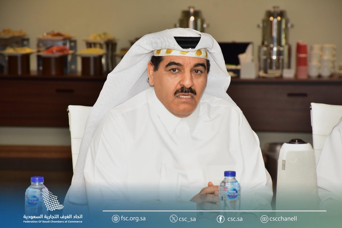 FSC_KSA's tweet photo. صاحب السمو الملكي الأمير سعود بن طلال بن بدر محافظ الأحساء 
يطلع خلال لقائه اللجنة الوطنية للنقل برئاسة أ.سعود النفيعي
على مخرجات اجتماعها وجهودها لرفع كفاءة قطاع النقل وتوفير خدمات متطورة ومتكاملة 
بما يدعم تنمية مجالات النقل والخدمات اللوجستية بالمحافظة
#اتحاد_الغرف_السعودية https://t.co/7muqkVitVo