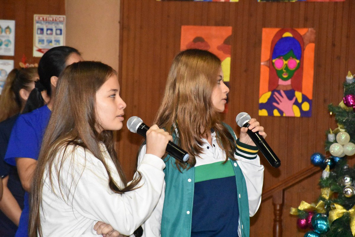 ColSantaAna's tweet photo. 🌟Hoy nos reunimos en torno a un signo muy especial, 𝐋𝐎𝐒 𝐏𝐀𝐒𝐓𝐎𝐑𝐄𝐒. Ellos acogieron la sorpresa de Dios y viven su encuentro con Él, adorándolo, en su pequeñez reconocen su rostro. 🙏🏻 https://t.co/ZvhrDPAuut