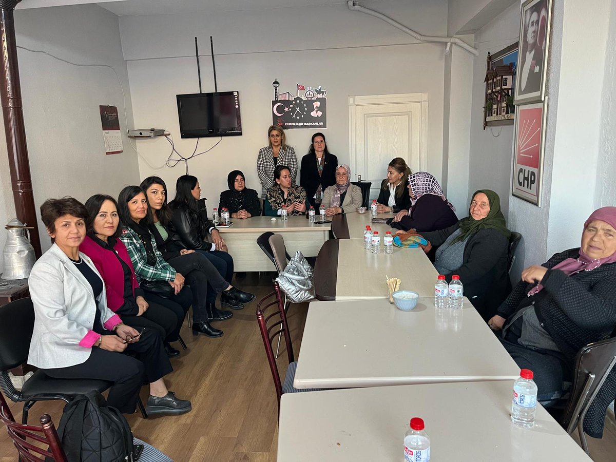 yeniankarakadin's tweet photo. Ankara İl Kadın Kolları Başkanımız Av. Ayça Çağlar, Ankara İl Başkan Yardımcımız Esma Temür Ekinci ve Ankara İl Kadın Kolları Yöneticilerimizle birlikte Evren İlçe Başkanlığımızı ziyaret ettik ve örgütümüzün izleyeceği yol haritası için değerlendirmelerde bulunduk. https://t.co/Xq7wpnLZ4w