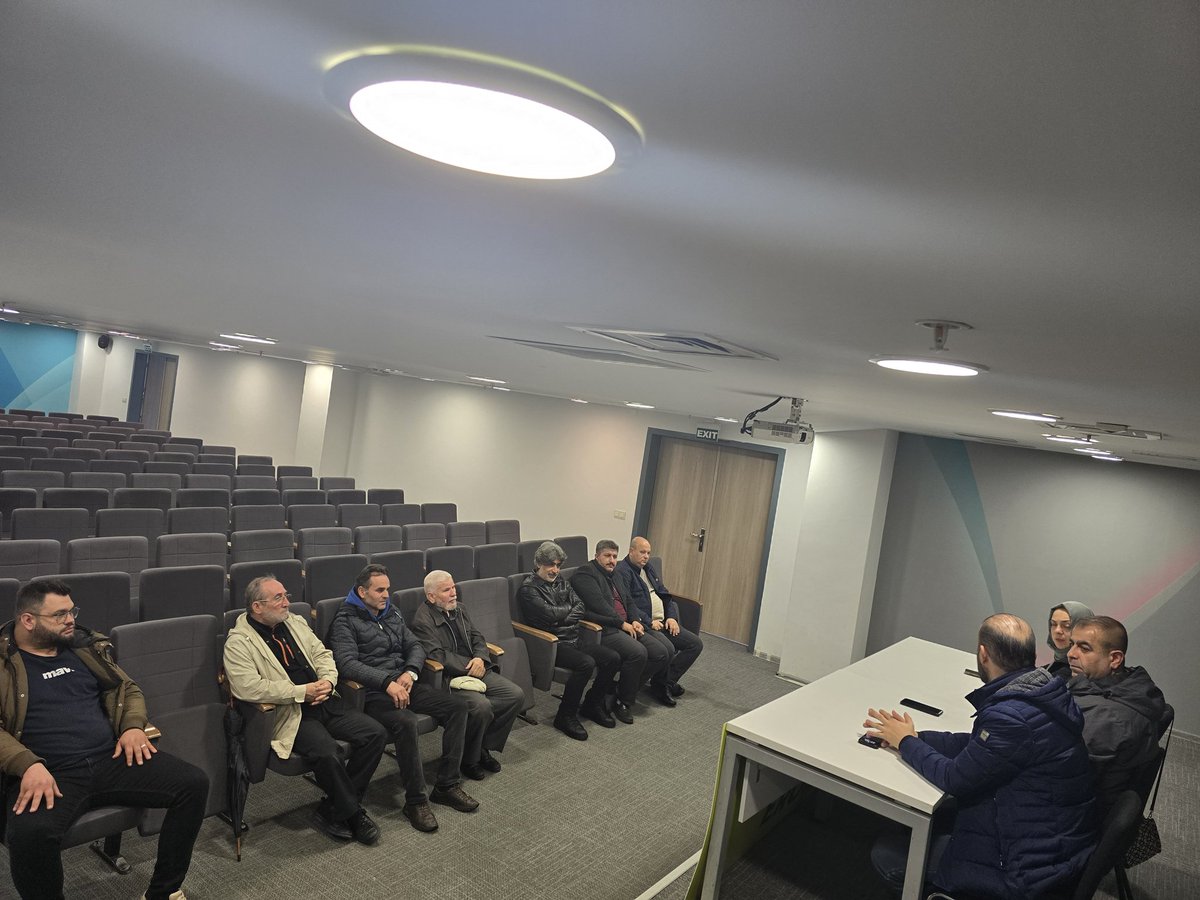 AkKemermah's tweet photo. Haftalık olağan toplantımızı gerçekleştirdik

@tevfikgoksu @EmrullahErkus @AKParti_Esenler @rumeysasemiz34 @FahrettinSakci @ItergenBurak @skrnyldrm28 @MazaMuzaffer https://t.co/dZTJbPcZkB