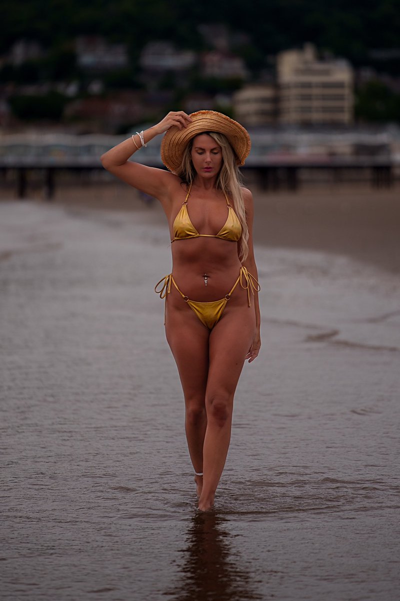 firstadekit's tweet image. Victoria.