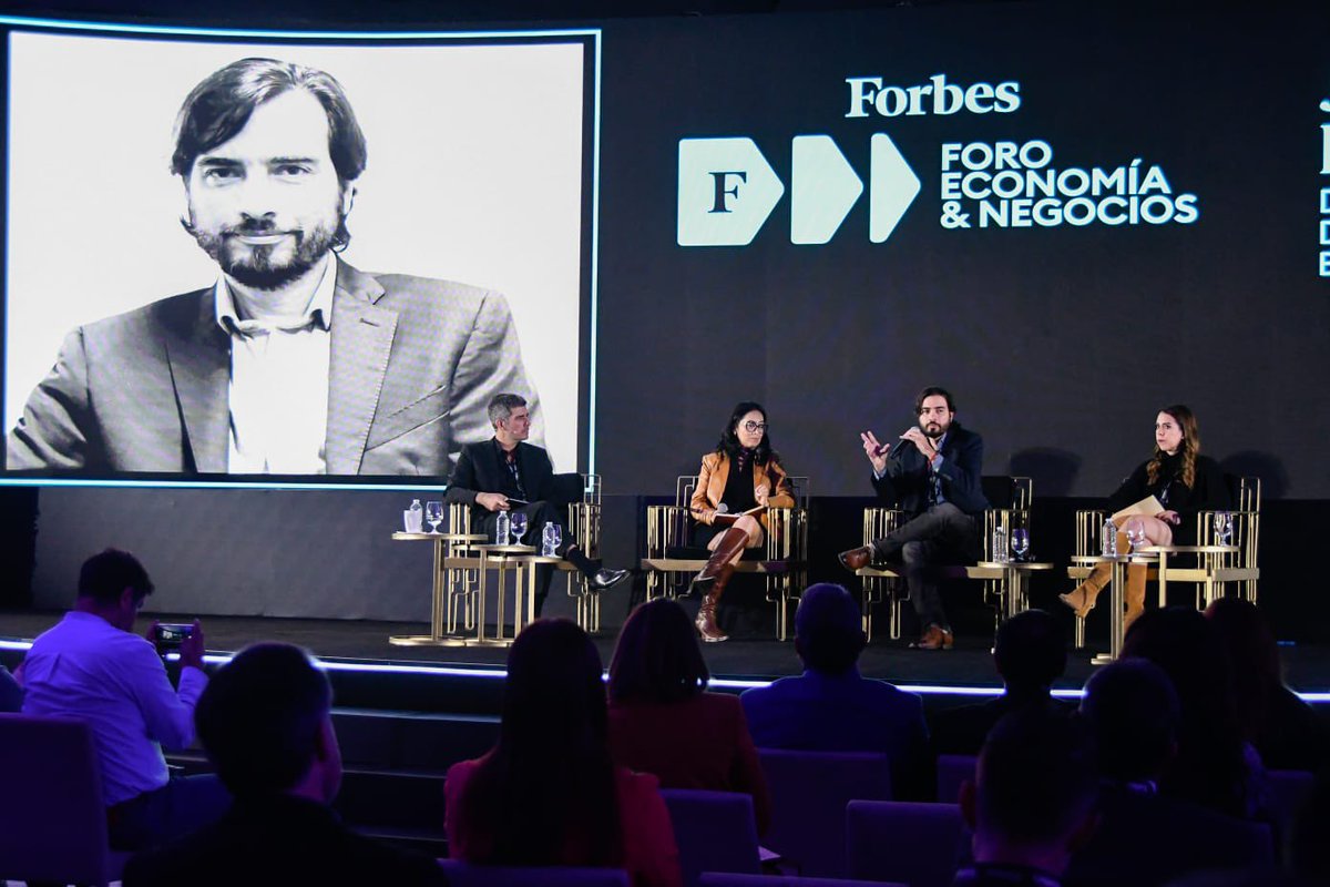 Forbes_Mexico's tweet photo. #ForoForbes |🔒 Conversatorio: La IA y Ciberseguridad para la Mejora Continua | Alma Hawk (AT&T México), Sandra Carpio (KPMG México) y José Da Silva (KIO) debaten sobre cómo la IA está transformando la ciberseguridad en las empresas. 

Modera: Eladio González, editor editorial de Forbes CA y RD 

📷: @ItaNavajas y @RebecaHR5 

#EconomíayNegocios2024
#FuturoInteligenteySostenible