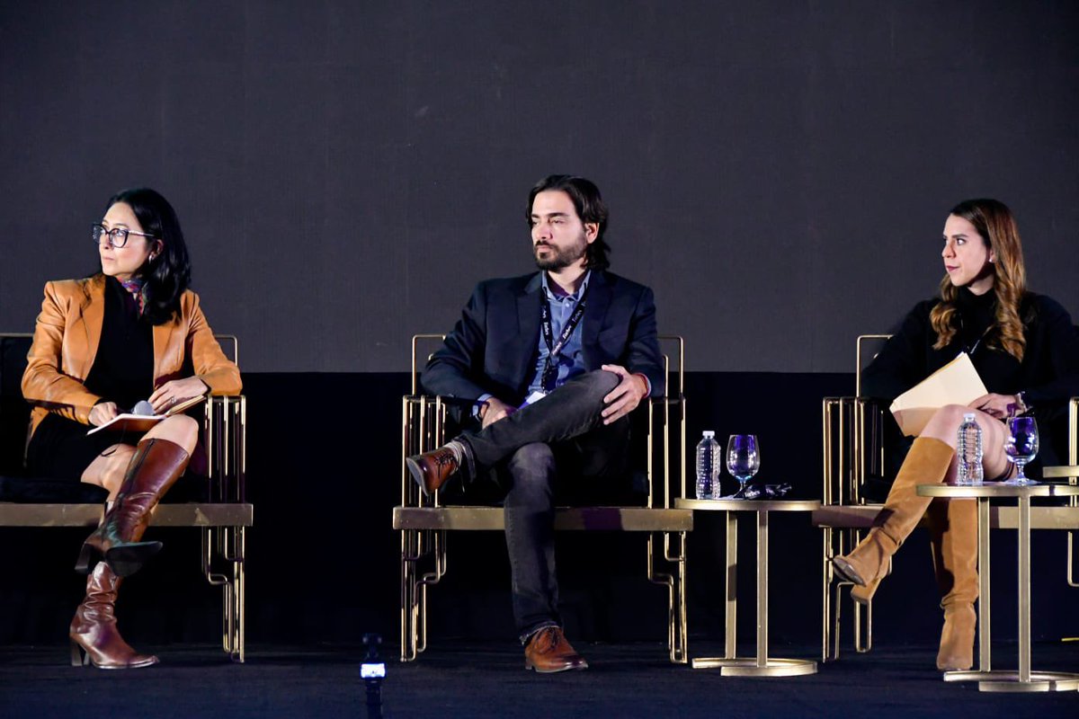 Forbes_Mexico's tweet photo. #ForoForbes |🔒 Conversatorio: La IA y Ciberseguridad para la Mejora Continua | Alma Hawk (AT&T México), Sandra Carpio (KPMG México) y José Da Silva (KIO) debaten sobre cómo la IA está transformando la ciberseguridad en las empresas. 

Modera: Eladio González, editor editorial de Forbes CA y RD 

📷: @ItaNavajas y @RebecaHR5 

#EconomíayNegocios2024
#FuturoInteligenteySostenible