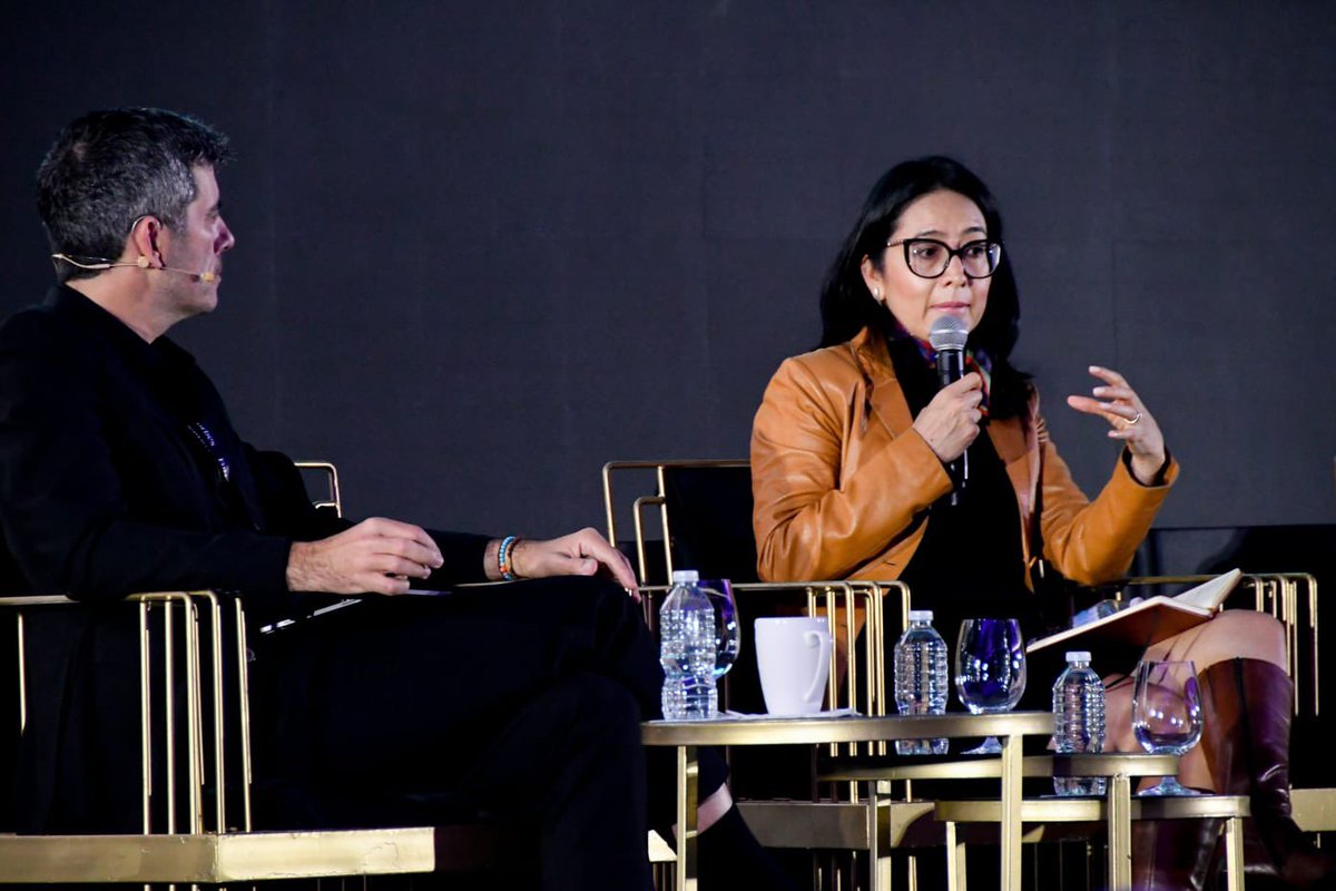 Forbes_Mexico's tweet photo. #ForoForbes |🔒 Conversatorio: La IA y Ciberseguridad para la Mejora Continua | Alma Hawk (AT&T México), Sandra Carpio (KPMG México) y José Da Silva (KIO) debaten sobre cómo la IA está transformando la ciberseguridad en las empresas. 

Modera: Eladio González, editor editorial de Forbes CA y RD 

📷: @ItaNavajas y @RebecaHR5 

#EconomíayNegocios2024
#FuturoInteligenteySostenible