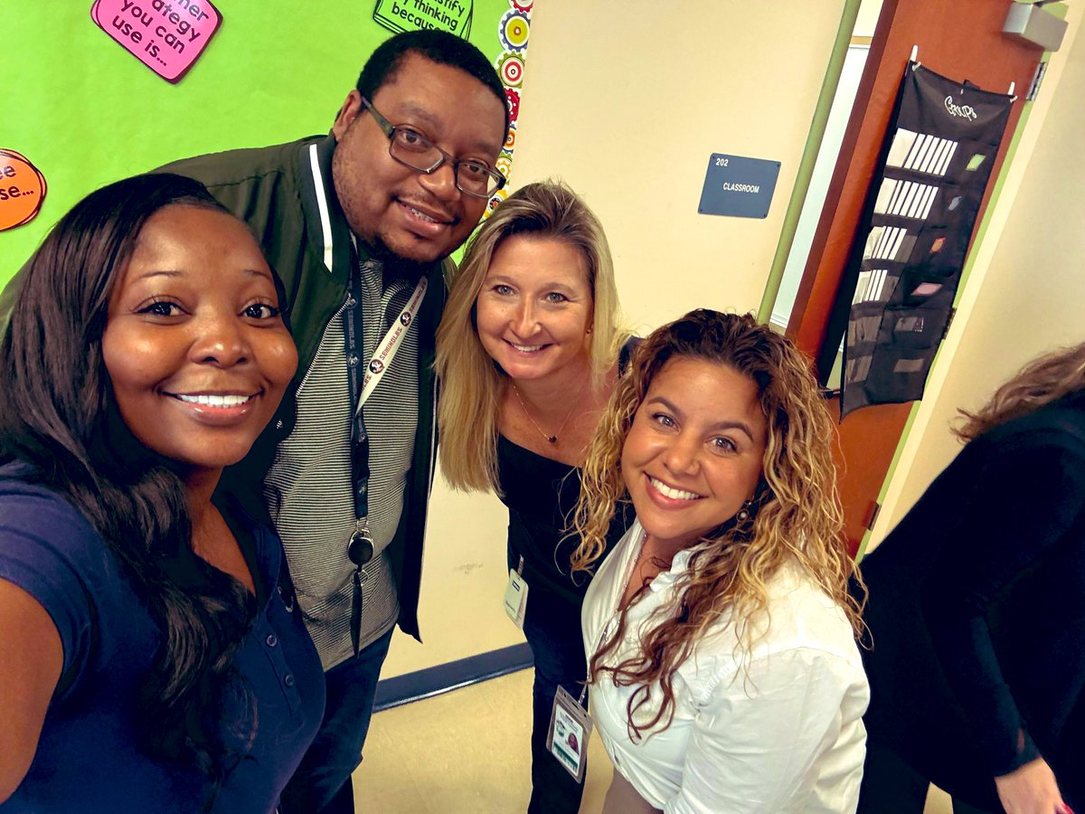 Corrine_Mendez9's tweet photo. Love being able to see my LEAD family out and about in the district! @daisyq357 @iamrashawnette @DrJ_2023 @AzcarateDawn https://t.co/4IqKgButQm