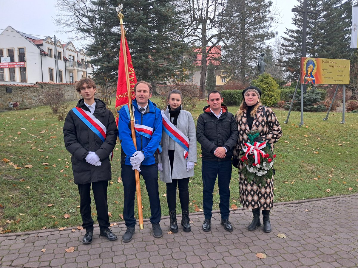 irzyk09's tweet photo. Towarzystwo Miłośników Wiśnicza brało udział w obchodach 106. rocznicy Odzyskania Niepodległości, które odbyły się w Wiśniczu. Dziękujemy wszystkim za obecność. https://t.co/do9l6l2q8T