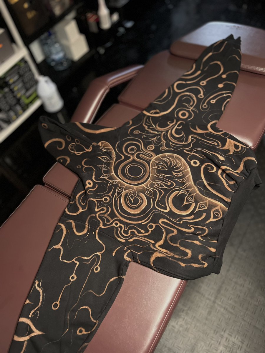 iivdrips's tweet photo. one of my custom bleach painted hoodie commissions 🤩🤩 https://t.co/Rid7Bd6lPX