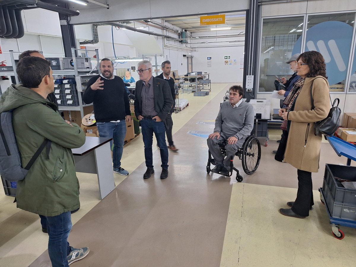 fundaciomap's tweet photo. 🤝🏻Avui hem rebut la visita del secretari de @treballcat, @EmpoPR; el director d'@econ_socialcat, @davidbonvehi, i el director dels SSTT de Girona.

Hem explicat què fem en l'àmbit del treball i la inserció laboral de persones amb #disCapacitat i en situació de risc al #Ripollès. https://t.co/6JtHsXCLCM