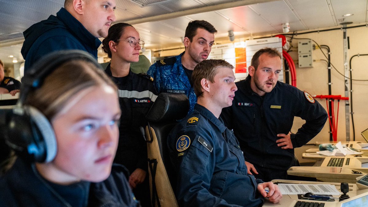 Marinen tweet media