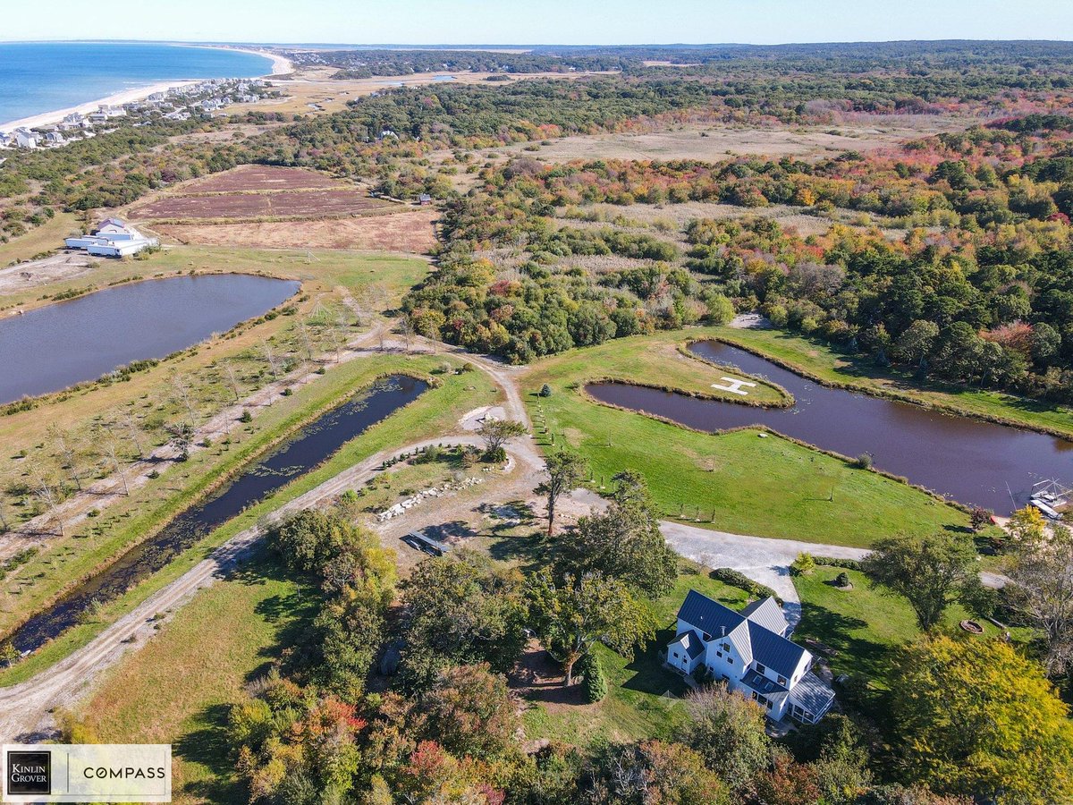 DougAzarian's tweet image. 🌊✨ Discover your paradise at 46 Roos Rd in Sandwich, MA! 🏖️ Own your private sandy beach, explore 5 serene ponds, and enjoy miles of walking trails—perfect for horses! 🌳🌟 This secluded gem is waiting for you! #DreamHome #NatureLovers #SandwichMA