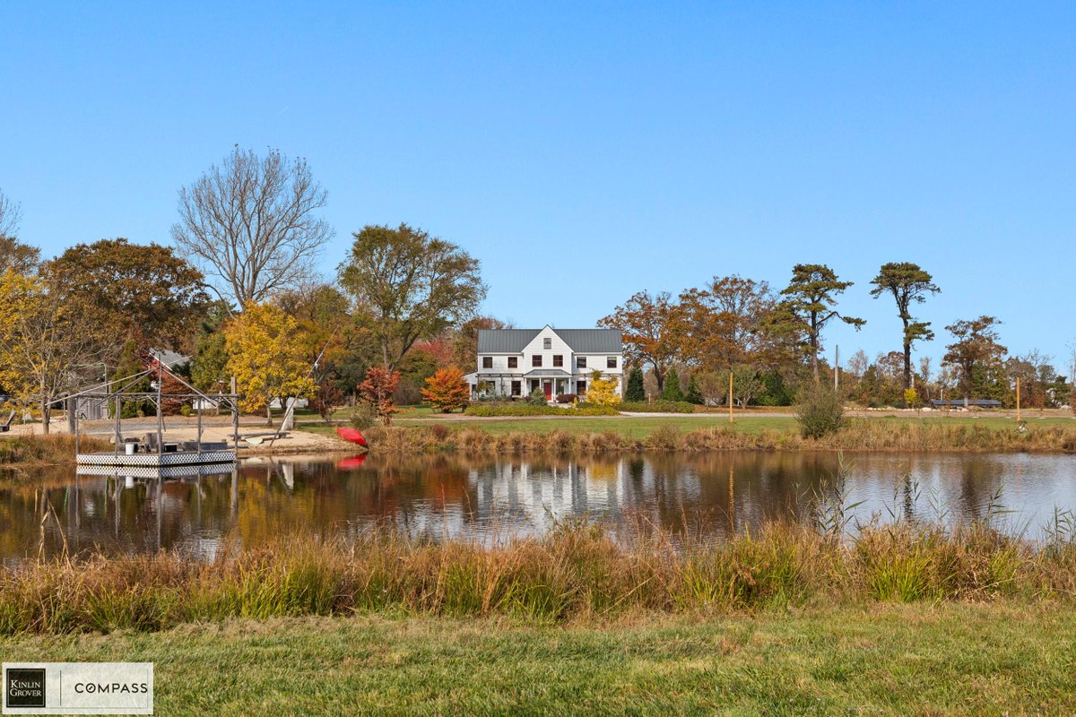 DougAzarian's tweet image. 🌊✨ Discover your paradise at 46 Roos Rd in Sandwich, MA! 🏖️ Own your private sandy beach, explore 5 serene ponds, and enjoy miles of walking trails—perfect for horses! 🌳🌟 This secluded gem is waiting for you! #DreamHome #NatureLovers #SandwichMA