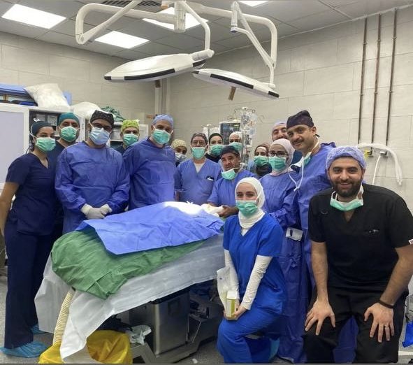 JuhResidents's tweet photo. تسجيل حالة علاجية ��ادرة في مستشفى الجامعة الأردنية !

عملية جراحية لطفلة تعاني من حالة خلقية نادرة syngnathia والتي تنتج عن التحام بين الفك العلوي والسفلي 
“Congenital maxillomandibular fusion “ https://t.co/Uura8V9YT4