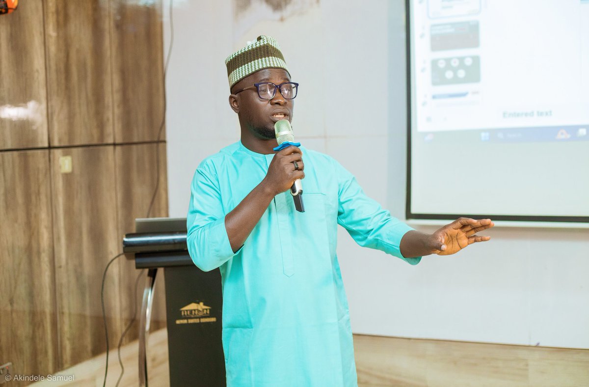 itsladeji's tweet image. I was honored to speak at #ConnectedDevelopment&apos;s #TownHallMeeting on #ProjectTrust yesterday at Aenon Hotel and Suites, Osogbo. The consensus among participants was clear: citizens must engage more with their political leaders to foster accountability, improved representation,