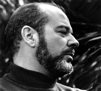 "Cuando lees un poema, lo que importa no es entenderlo; lo que importa es que te guste. Y si te gusta, ya lo entenderás, alguna vez lo entenderás. Si te pones a pensar en por qué te ha gustado, acabarás entendiendo el poema. […] Un poema se tiene que leer de una vez, porque es