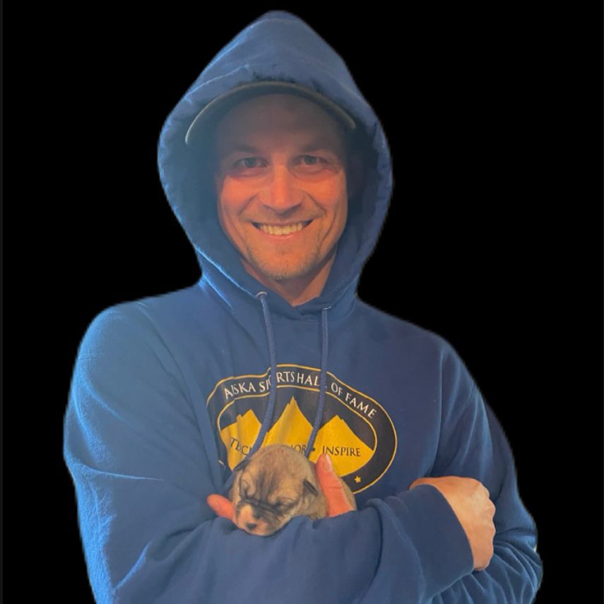 Can you guess who this little guy’s dad is? 🤔

 🔹Hint 1: He’s a famous sled dog.
 🔹Hint 2: He raced in Norway in 2018 and 2019.
 🔹Hint 3: He won the Iditarod in 2021 with Dallas.
 🔹Hint 4: He was the smallest dog on Dallas’ 2021 team.

Let’s see who can figure it out! 🐾