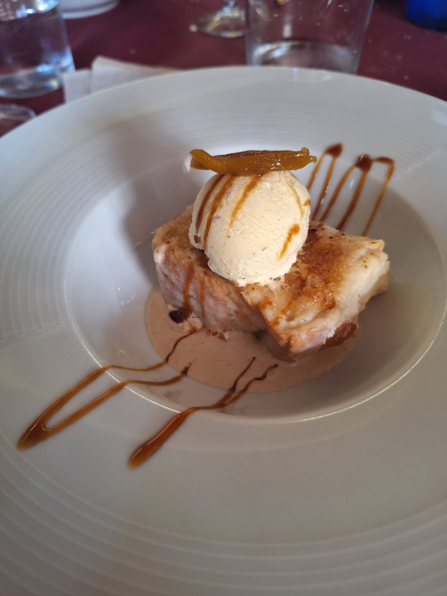 PasaronT's tweet photo. 🥘️-Arroz meloso con lágrima ibérica y boletus
🍗️-Guiso de pollo de corral con salsa de setas, orejones y prunas
🥞-Torrija de brioche con crema de castañas y helado de vainilla
Así fue el menú exclusivo del pasado finde con la Ruta Micológica
Nada más que añadir,salibando😋 https://t.co/XIfSyiFk4E