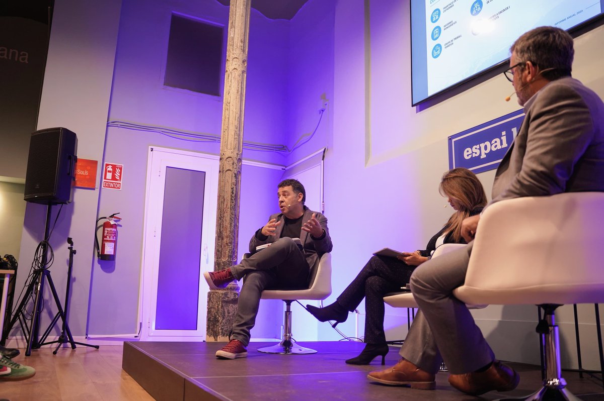 🗣️ “Aliances per defensar drets humans de proximitat”, a l’ <a href="/espailinia/">Espai Línia</a>.

L’ <a href="/ErikaTorregrosa/">Erika Torregrossa</a> ha moderat i presentat l’acte de <a href="/DavidBondia/">David Bondia</a> i <a href="/ismarins/">Ismael Rins</a>, president d’ <a href="/agol_oficial/">Alianza Global del Ombudsperson Local</a> on s’ha parlat de la importància de les xarxes internacionals.