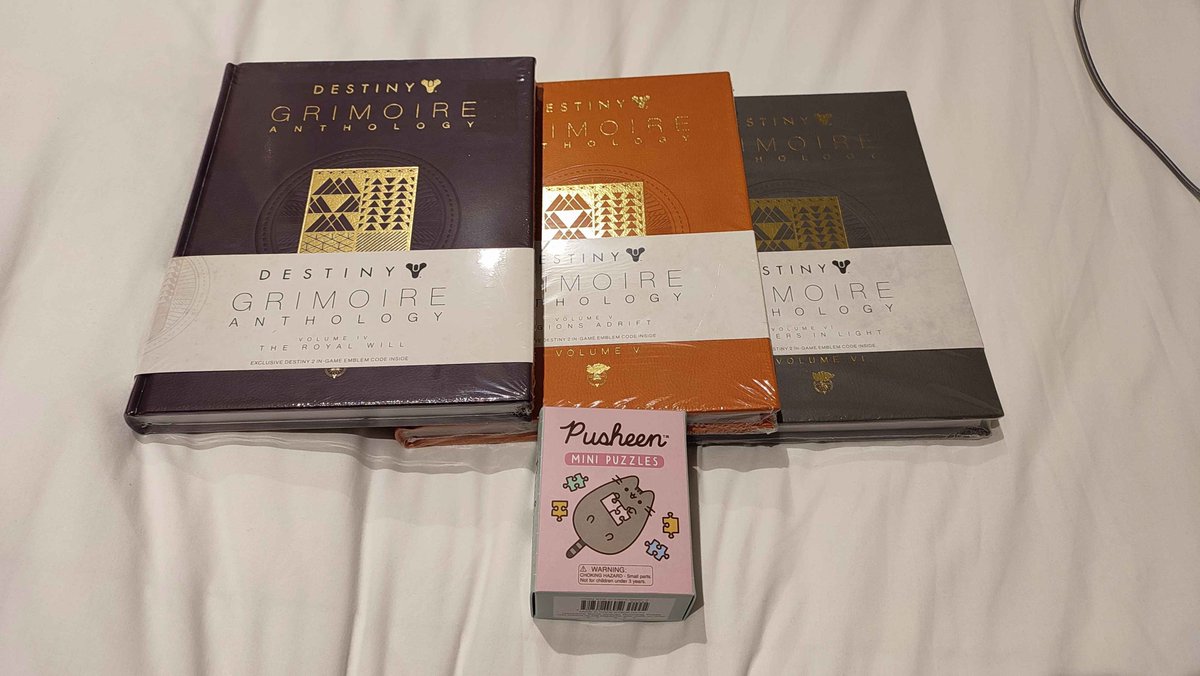Also grabbed these Destiny Anthologies in London, completing my collection (for now)

#loot #Destiny2