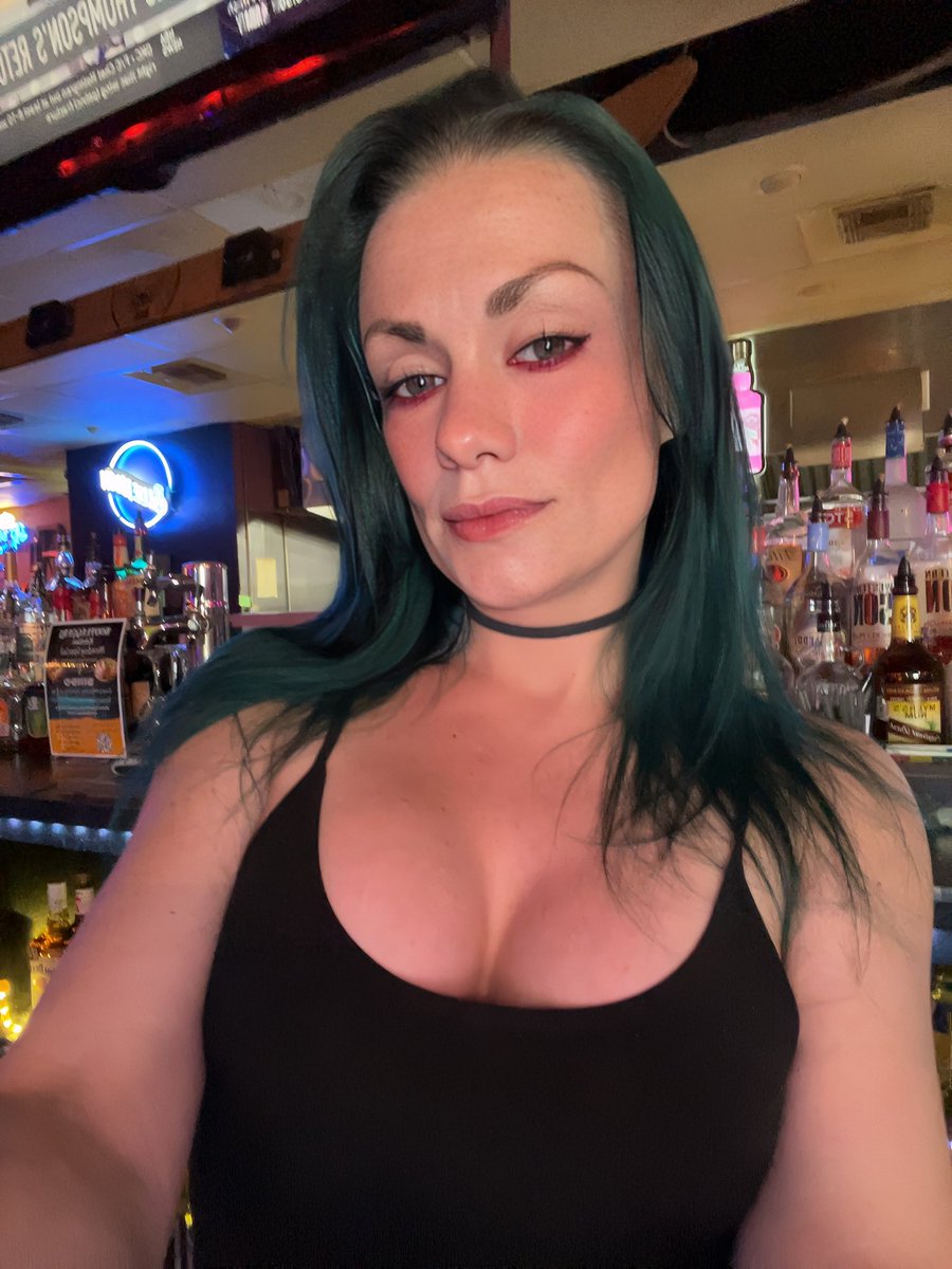 DevinJonesLove's tweet photo. Hump Day @Bootleggers Bar &amp; Grill Houston, TX https://t.co/WxerrLAD7Q