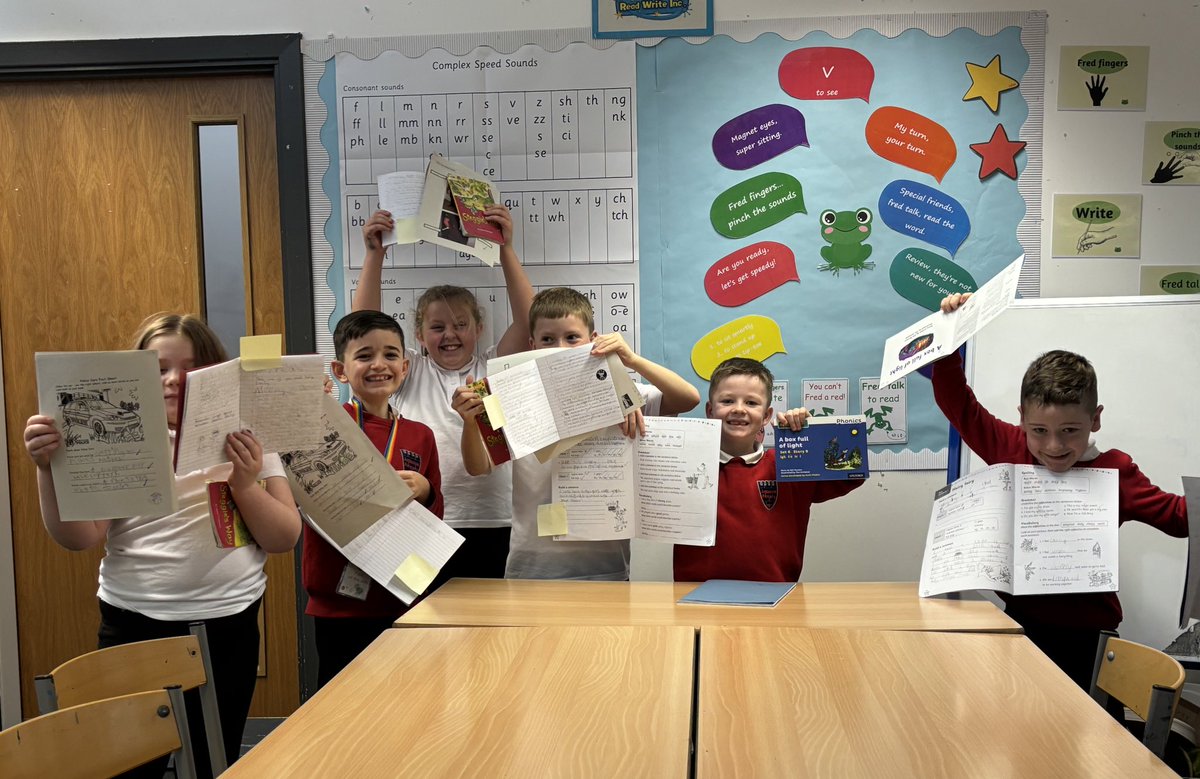AntoninePrimary's tweet photo. Mr B and Mrs M have enjoyed learner conversations with P3, P4/3 and P4 this week. Great to hear the children talk about their reading work, favourite authors and lots of confident and enthusiastic readers. Well done everyone! π«ππ#Learnerconversations #pupilvoice https://t.co/HXX1UR2FMh