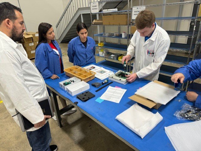 WaveTunnel's tweet image. With WaveCore shipping today, you can achieve a seamless wireless backbone without the hassle of complex installations. Perfect for retrofits and new builds alike, WaveCore eliminates the need for costly cabling! 

#Airvine #WaveCore