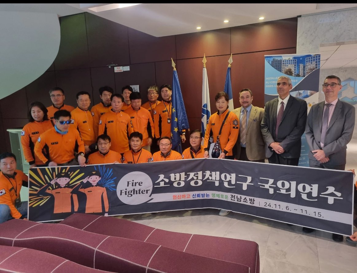 phsallenave's tweet photo. Visite d’une délégation de la Corée du Sud 🇰🇷 chez FFMI_Incendie.
Le #ClubExport de la @SecCivileFrance a été mis à l’honneur grâce à l’impulsion de ses 2 présidents @RegisCousinFFMI @DG_SecCivile 
Nos savoir-faire sont reconnus sur tous les continents https://t.co/KgZQuqzFfx