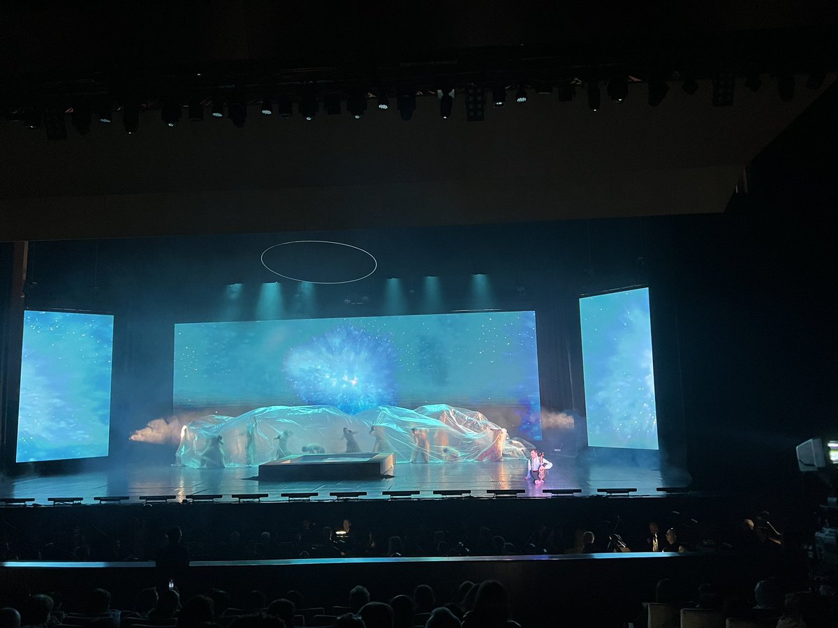 ZahraBadalbayli's tweet photo. Director Francesco Bondi’s “Eternal Flame” premiered at COP29, featuring Azerbaijani and Italian #ClassicalMusic. Fire, water, earth, and sky come alive on stage, symbolizing rebirth and renewal.
✨✨✨
#COP29 #EternalFlame #Azerbaijan #Theater #LandofFire https://t.co/51X6hx1rvK