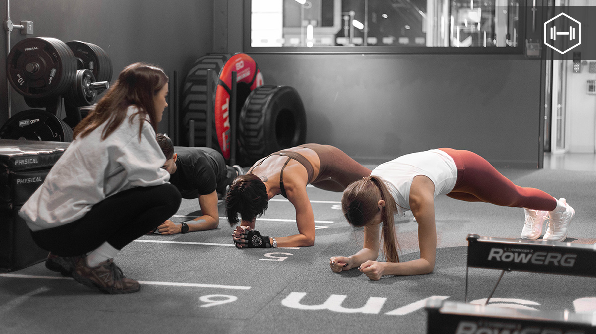 trainfitnessint's tweet image. Did you know the plank works over 20 muscles, not just your core? 💪 It hits shoulders, chest, glutes, and more, boosting stability, balance, and even helping with lower back pain. So much more than an ab workout! 🔥 #PlankPower #CoreStrength