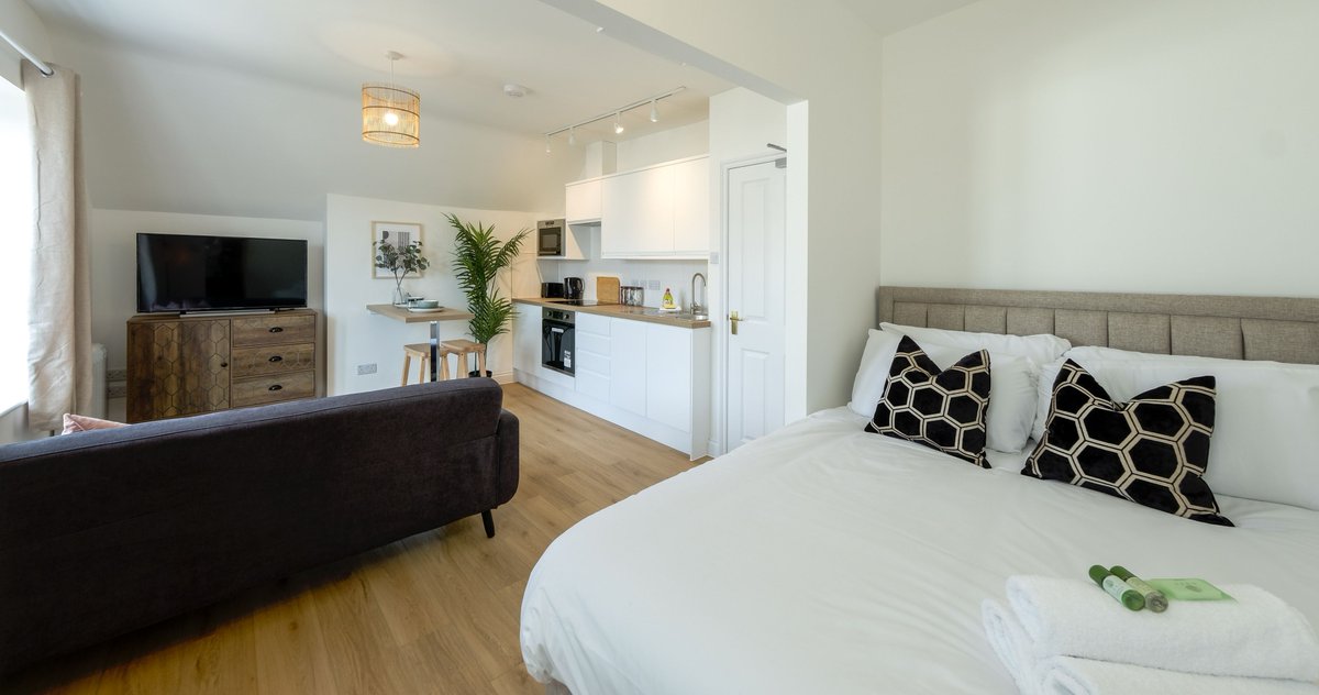 MainInteriors's tweet image. Revisiting one of our favourite projects of this year! ⭐️
A refreshing, modern open plan studio layout.

#interiordesigninspiration #pillows #homewares #kitcheninspo #interiordesignideas #interiordesignlovers #livingroomdesign #art #designer #property #style #renovation #home