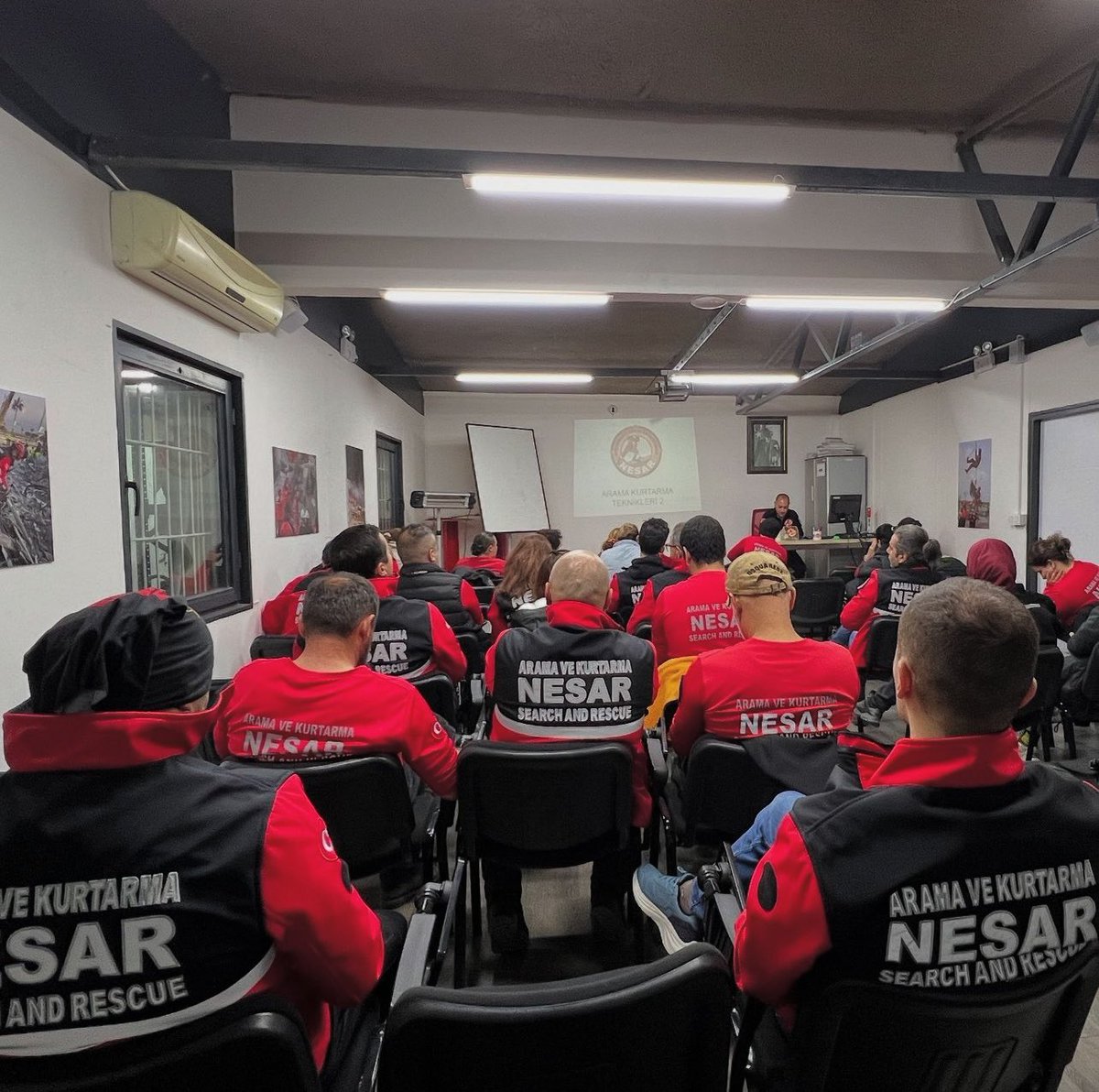 NESAR_SAR's tweet photo. Afet eğitimi hayat kurtarır !

12 Kasım Afet Eğitimi Hazırlık Günü kapsamında ki eğitimlerimize devam ediyoruz.

Doğal afetlere karşı alınacak her önlem, sevdiklerimizi ve toplumumuz korur.

#12kasım
#afeteğitimihazırlıkgünü https://t.co/BUgJVGmfvz